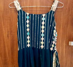 Woman&#39;s Net Suit Set