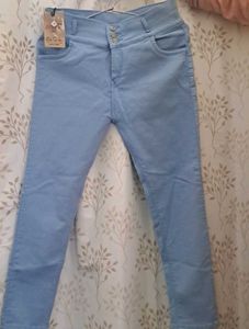 STYLISHT LIGHT BLUE JEANS FOR WOMEN'S