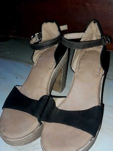 Woman Black Heel&#39;s