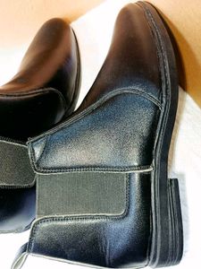 Stylish Black Leather Chelsea Boots