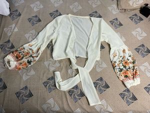 Floral Balloon Sleeve Crop Top