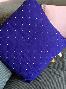 4cousion Cover