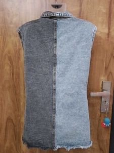 Urbanic..NEW WITHOUT TAG.Two-Tone Denim Vest