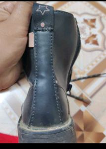 (Zara) Branded Boots For Kid..