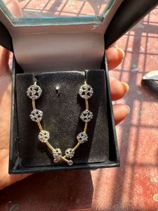 Fashionable earring…