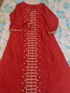 Elegant Red Embroidered Kurta With Dupatta