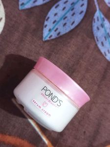 Pond&#39;s Bright Beauty Serum Cream