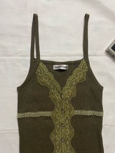 4 Trendy Tops