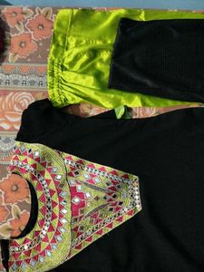 Elegant Black &amp; Green Kurta Set