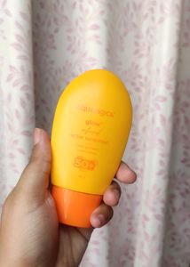 Aqualogica Glow+ Infused Water Sunscreen