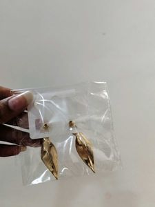 Leaf Design Gold Tone Earrings