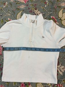 white full sleeved fitted crop top