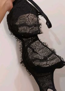 Victoria&#39; Secret Bra (Size: 32DDD)