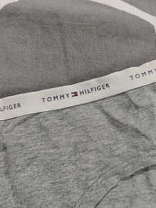 Tommy Hilfiger - 32