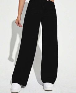 New Black Flarred Jeans🩶