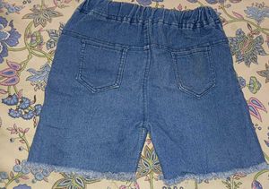 Girl&#39;s Denim Shorts w/ Cute Patch
