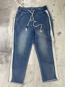 Stylish Denim Capri Pants