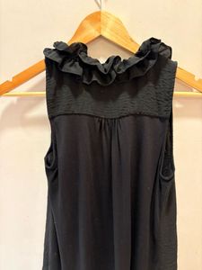 H&amp;M Chic Black ruffle Neck Top