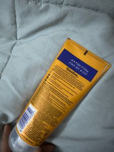 Vaseline Gluta-Hya Sunscreen SPF50