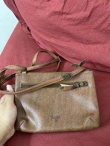 Baggit sling Bag