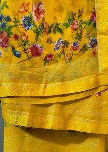 Yellow Floral Saree With Stitchable Blouse