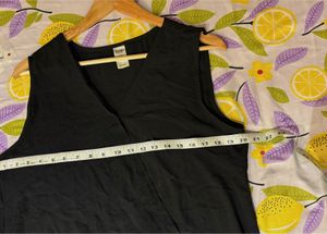 Black Sleeveless V-Neck Top