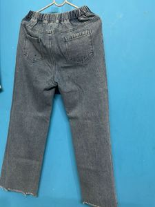 Ripped Jeans with Elastic Waist