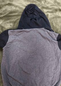 😎Nice Hoodie Black and grey two tones zip up.🤘🏻