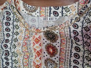 Bodi & Mind Patterned Kurti With Leggings- Size M
