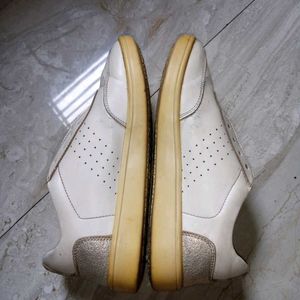 2 Shoes Nd Socks