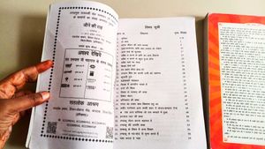 Book Combo Of Jeene Ki Raah And Gyaan Ganga