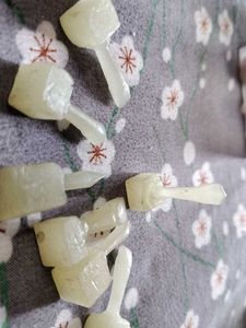 Wax hand craved tooth