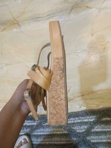 INC.5 Beige platforms