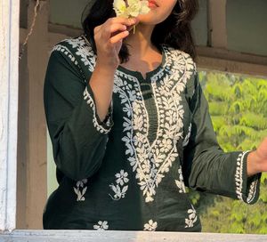 Chikankari Short kurti(Dark Green)