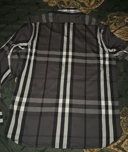 Authnetic burberry shirt L size