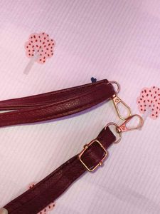 handbag Strip