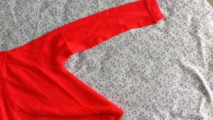 Amy made in korea Bright Orange cropped sweater