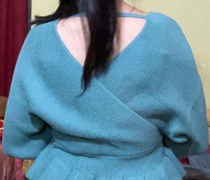 Woolen sweater With Waistband.
