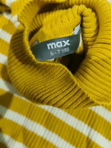 WOOLEN SWEATER