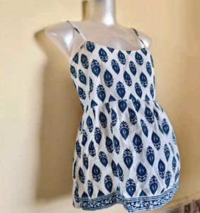 🎁Buy 2 Get 1 Free🎁White &amp; Blue Paisley Top