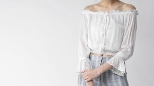 women white solid crop bardot top