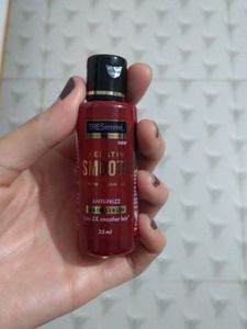 TRESemme KERATIN SMOOTH Anti-Frizz HAIR SERUM