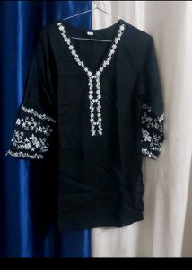 Embroidered Black Tunic Top🌺💗