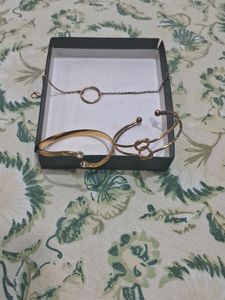 Bracelet