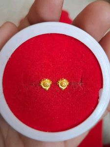 Beautiful New Desiner Studs 👌