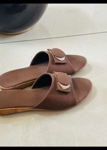 comfortable trendy brown flats