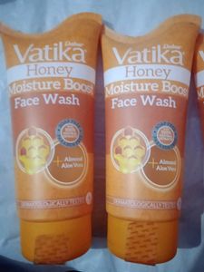 (2)Vatika Honey Face Wash