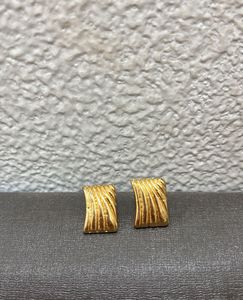 Gold-Tone Textured Earrings🎀
