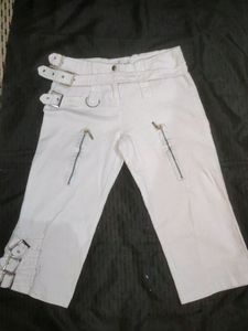 Sale🎉🎉White Cargo Short Pant For Women♥️