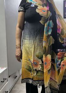 Suit Set With Black Salwaar And Chiffon Dupatta